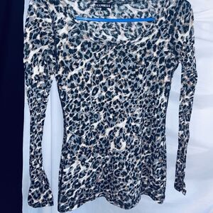 Preloved Womens Size Small Animal Print Long Sleeve Shirt